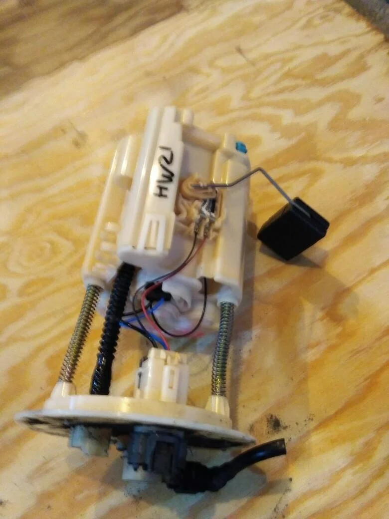 Б.у. насос топливный TOYOTA PRIUS NHW20 TOYOTA PRIUS NHW20