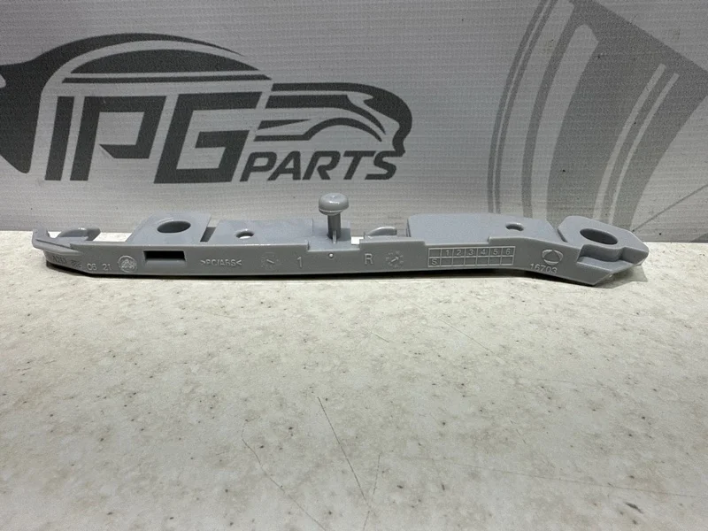 Кронштейн переднего бампера правый Mercedes-benz W213