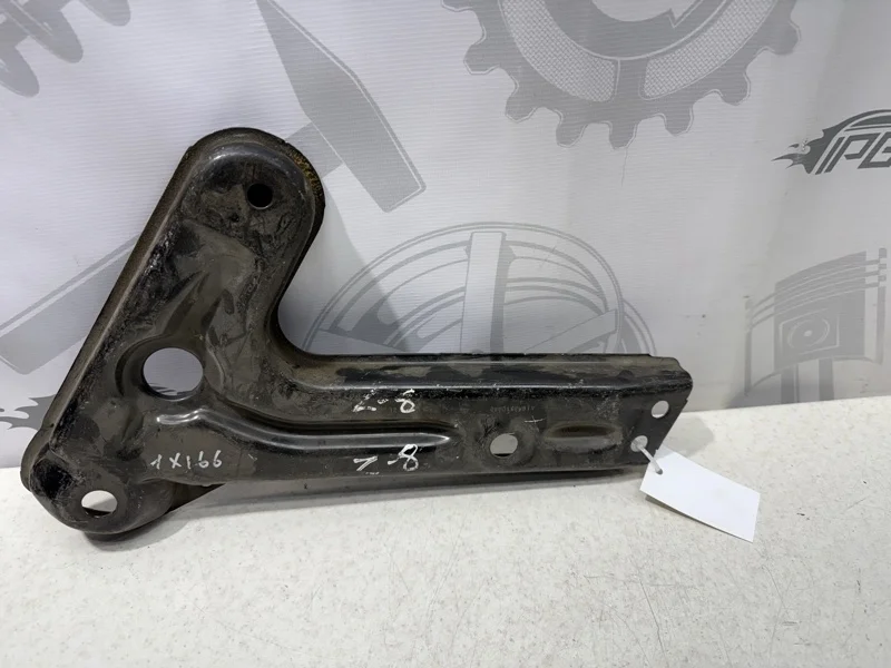 Кронштейн переднего подрамника левый Mercedes-benz GLS 2017 X166