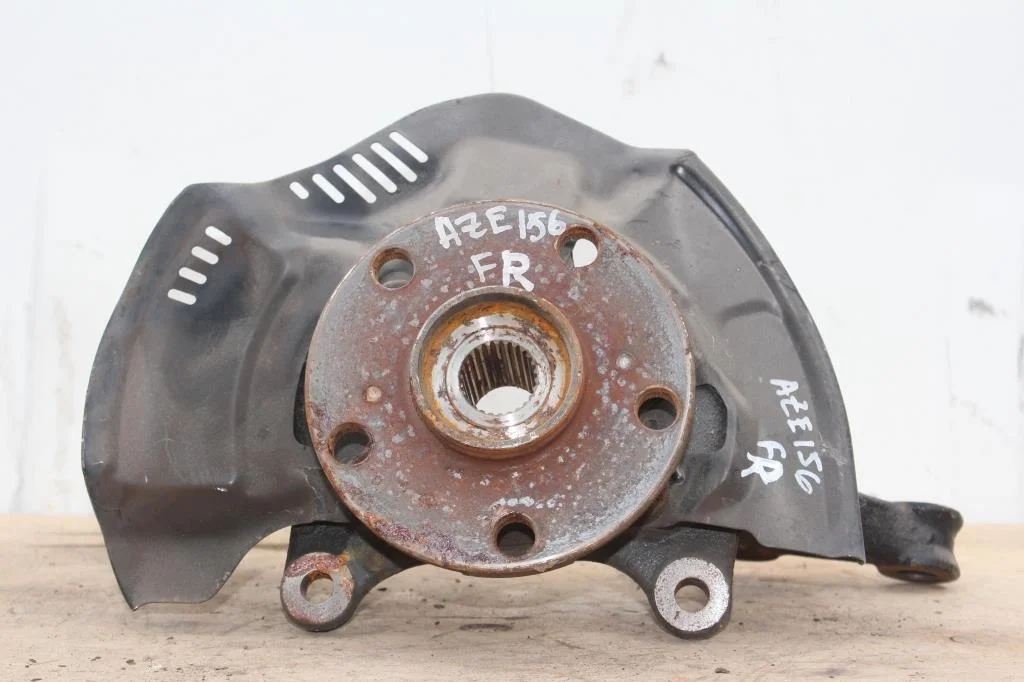 Б.у. кулак поворотный TOYOTA BLADE AZE156 TOYOTA BLADE AZE156