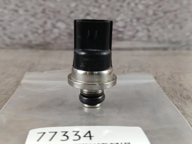 Датчик давления топлива Mitsubishi Lancer Cedia 2002 CS5W