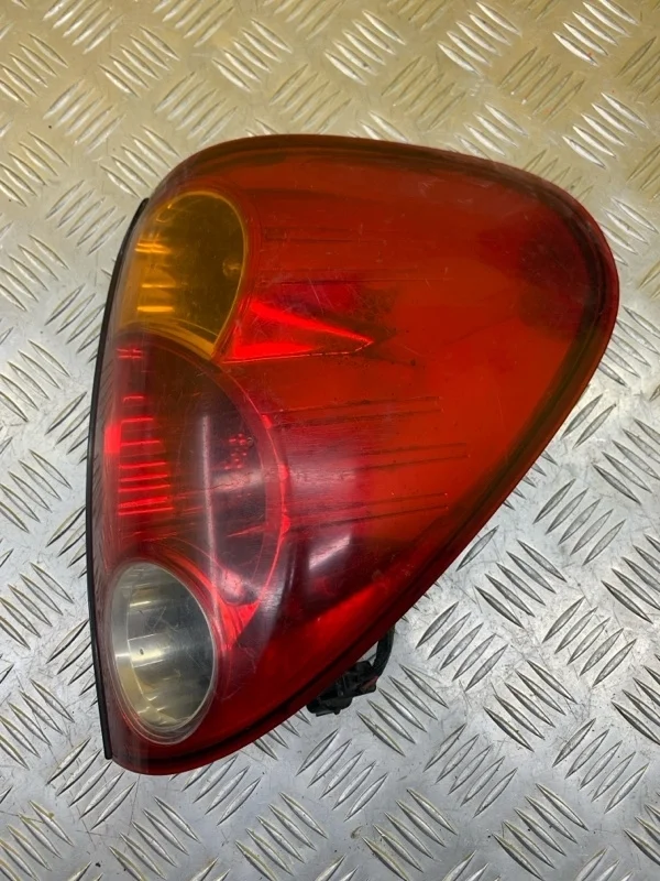 Фонарь задний правый Mitsubishi L200 (2006-2015) 2012 8330A156 ПИКАП 2.5 D 4D56