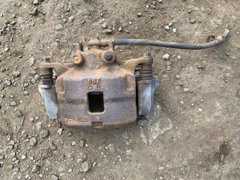 Суппорт передний левый Mitsubishi L200 (2006-2015) 2006 4605A201 ПИКАП 2.5 D 4D56