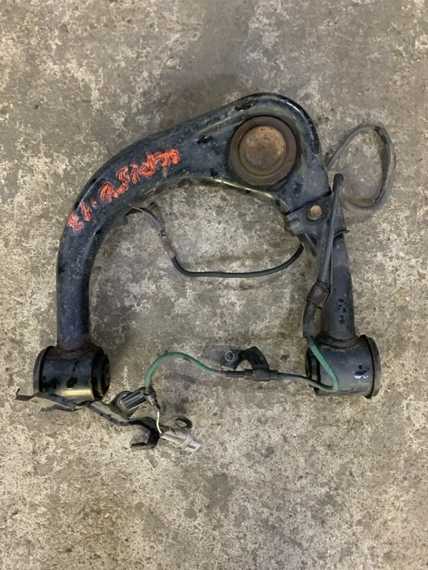 Рычаг передний правый Toyota Land Cruiser Prado 150 (2009-2023) 2013 4861060070 ВНЕДОРОЖНИК 3.0 D 1KDFTV