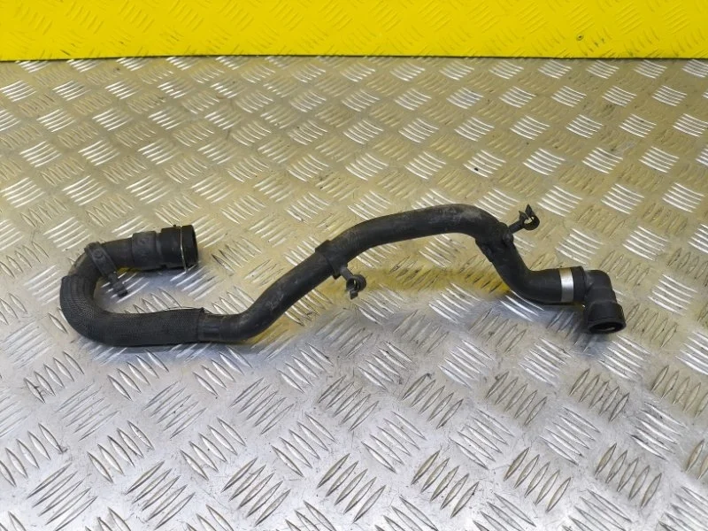 Патрубок системы охлаждения Land Rover Range Rover Evoque I (2011-2018) 2014 LR000943 2.2 D 224DT