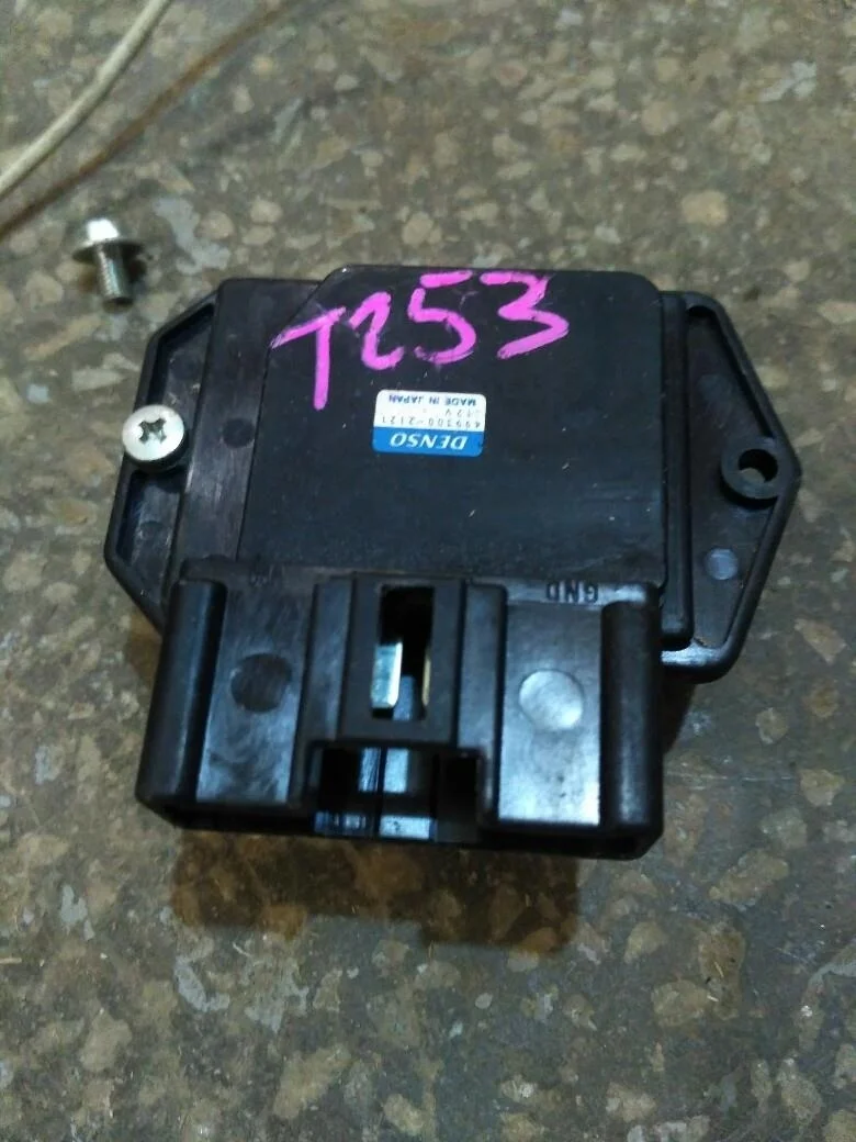 Б.у. резистор печки TOYOTA AVENSIS AZT251 TOYOTA AVENSIS AZT251