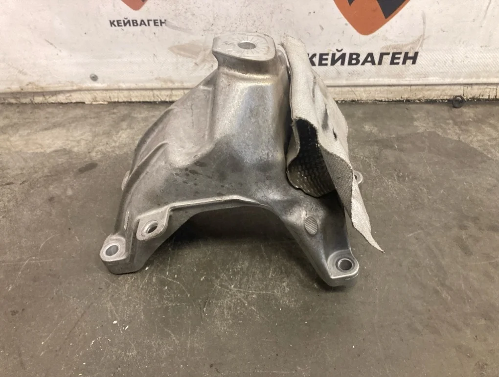 Кронштейн двигателя Audi A5 2014 8T