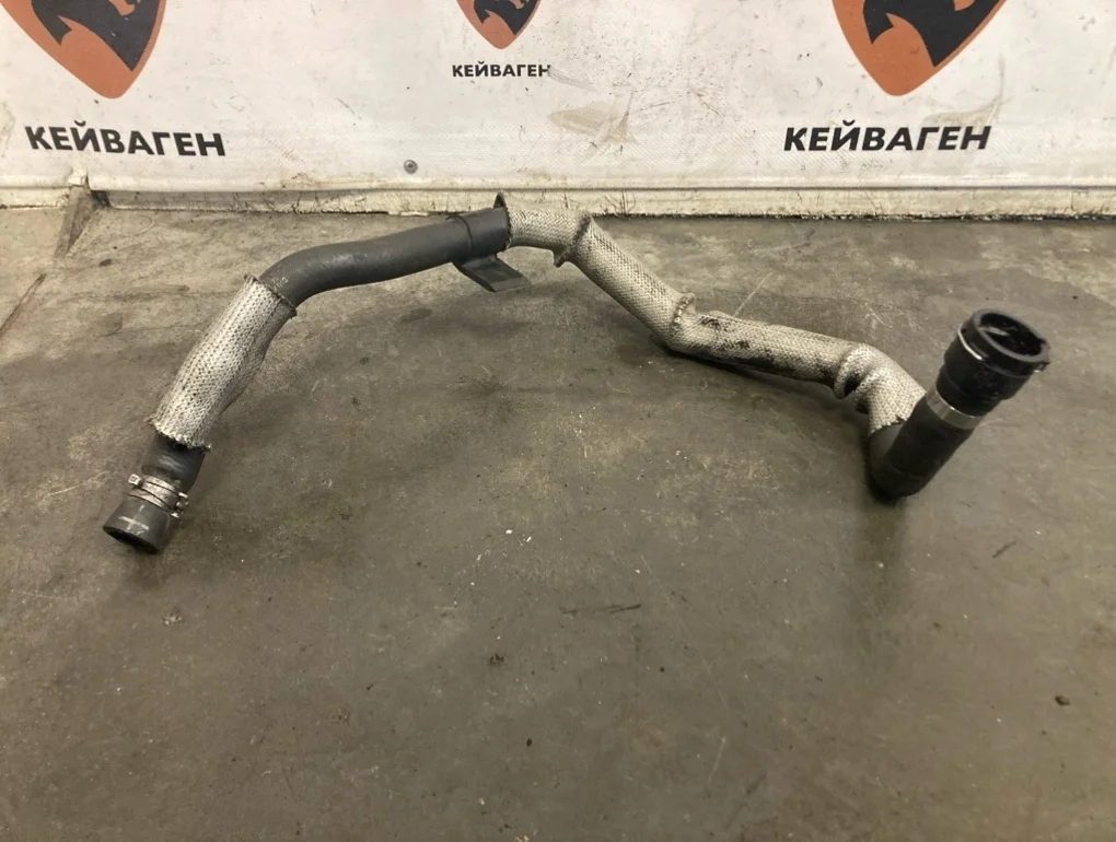 Патрубок системы охлаждения Audi Q7 2008 4L