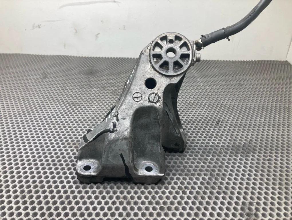 Кронштейн двигателя Audi Q7 2008 4L