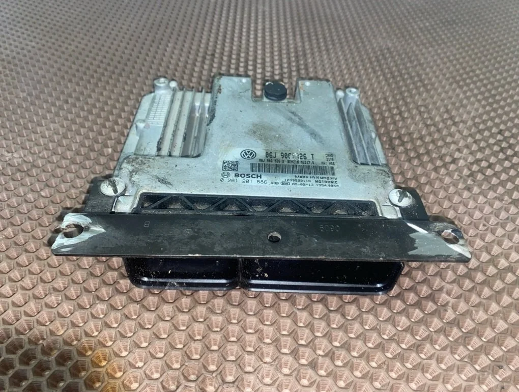 Блок управления двигателем Volkswagen Tiguan 2009 5N