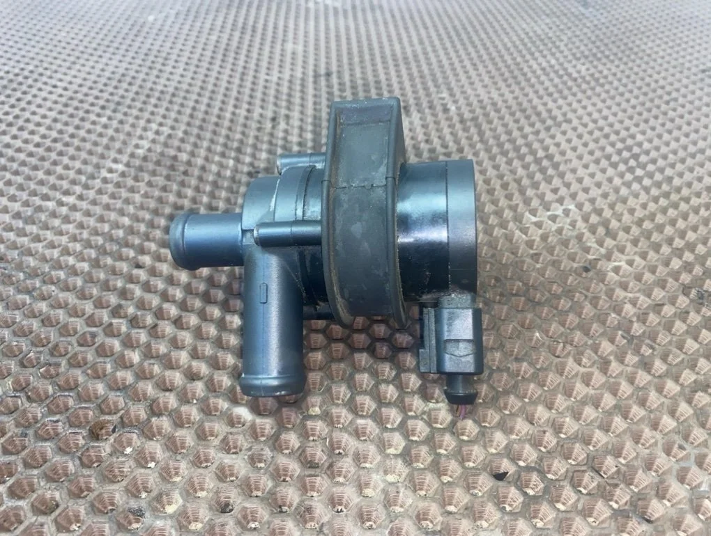 Помпа дополнительная Audi Q3 2011 8U