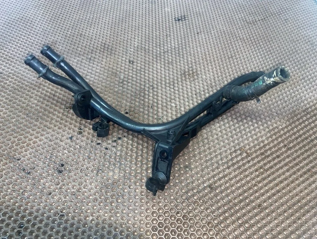 Патрубок системы охлаждения Volkswagen Jetta 2009 5