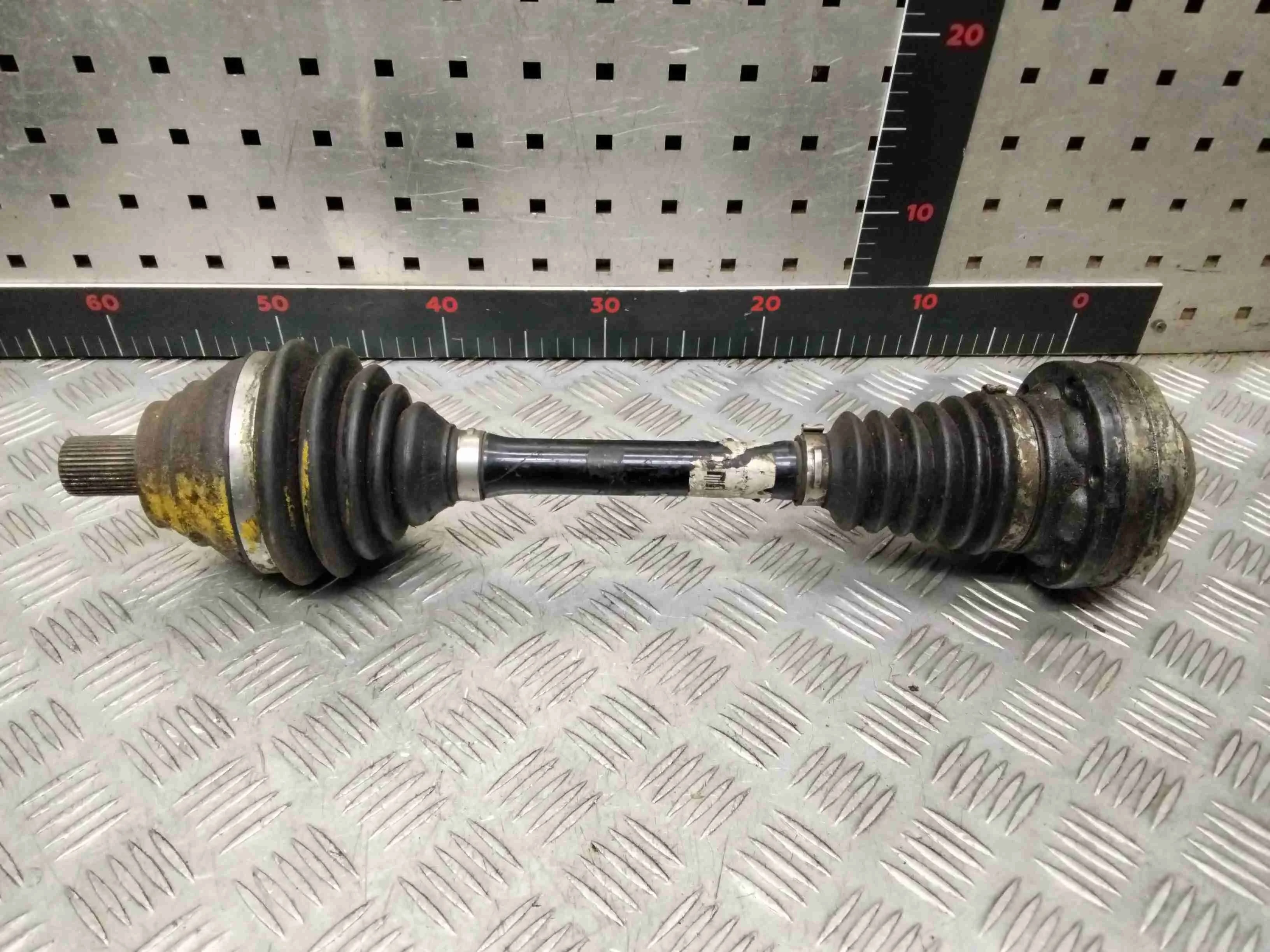 Полуось передняя левая (приводной вал, ШРУС) Audi A3 A3 II (8P) 2003-2005 2004 2,0 Дизель МКПП 6ст. Хэтчбек.