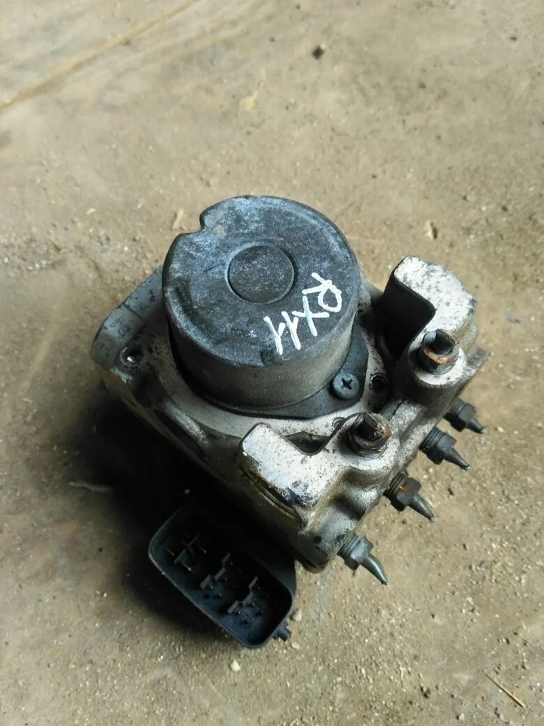 Б.у. блок abs LEXUS RX300 MCU15 LEXUS RX300 MCU15
