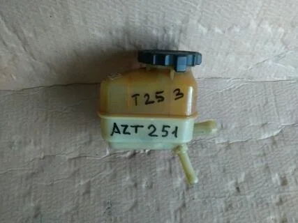 Б.у. бачок гидроусилителя TOYOTA AVENSIS AZT251 TOYOTA AVENSIS AZT251