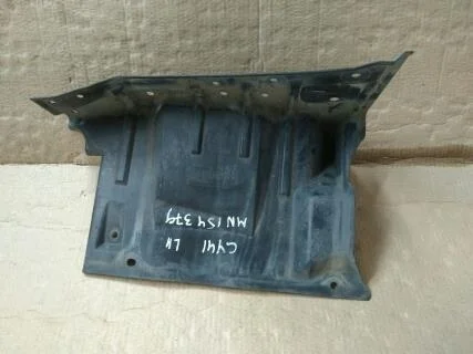 Б.у. пыльник двигателя MITSUBISHI LANCER CY4A MITSUBISHI LANCER CY4A