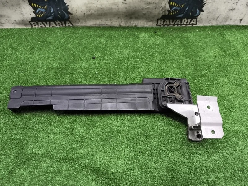 Кронштейн радиатора BMW 3 2013 17117600537 F34 N20B20B, правый