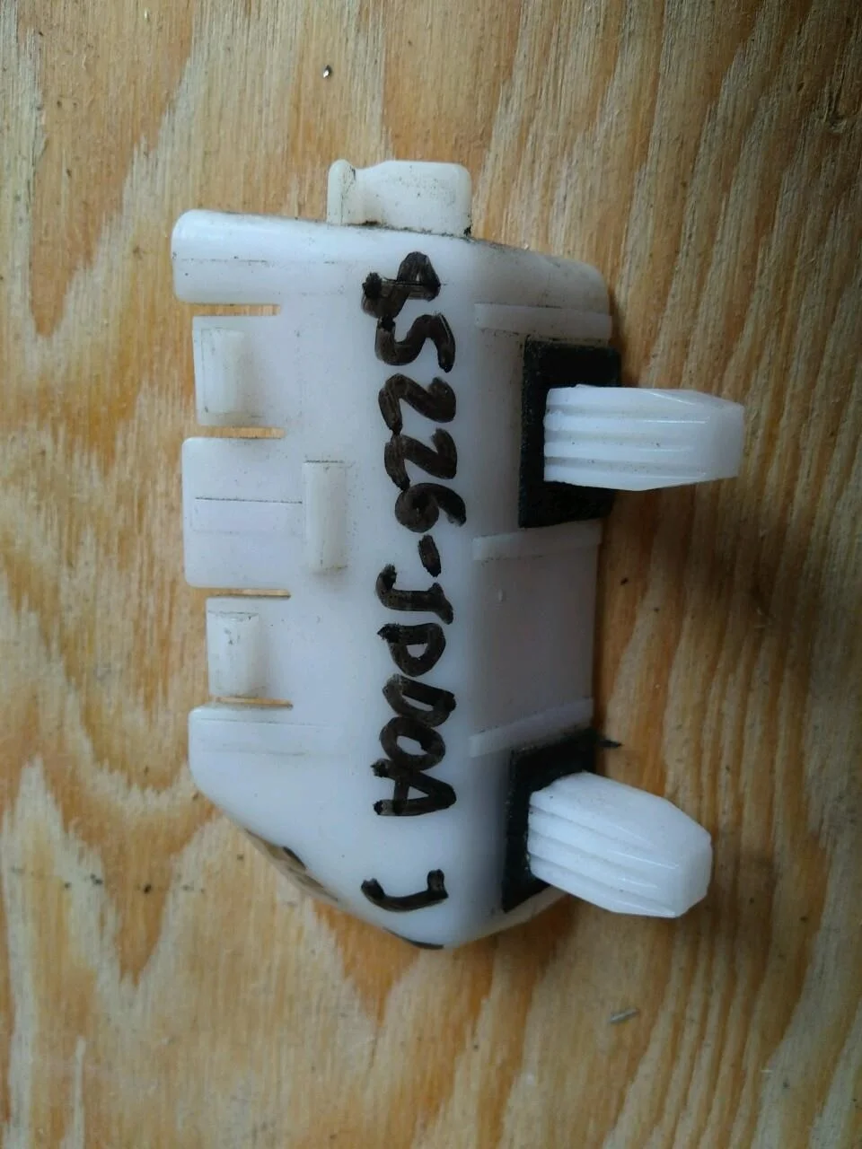 Б.у. крепление бампера зад NISSAN QASHQAI J10 NISSAN QASHQAI J10