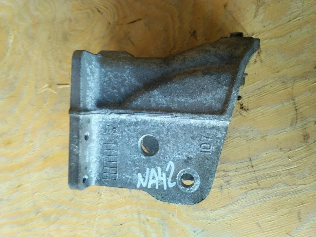 Б.у. кронштейн опоры двигателя MITSUBISHI GRANDIS NA4W MITSUBISHI GRANDIS NA4W