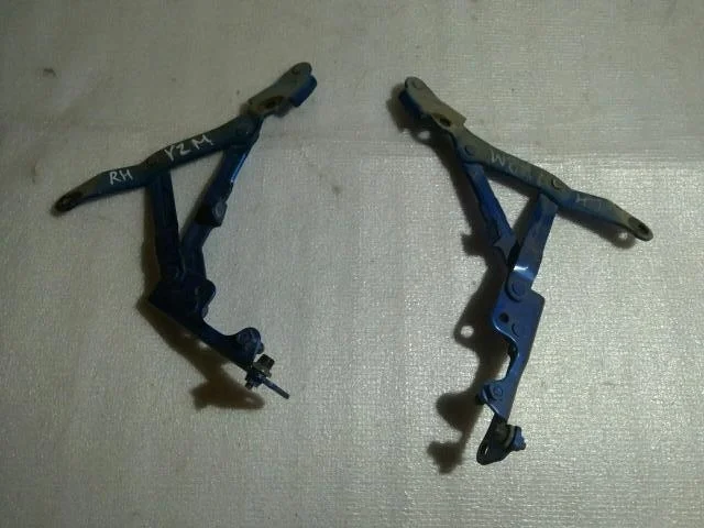 Б.у. петля багажника (2шт) MITSUBISHI LANCER CY2A MITSUBISHI LANCER CY2A