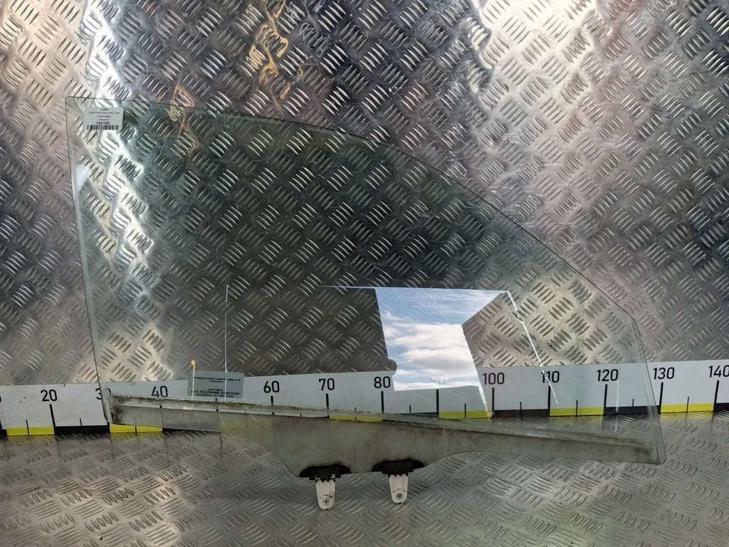 Стекло двери передней правое SUZUKI Grand Vitara