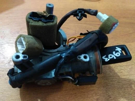 Б.у. замок зажигания MITSUBISHI PAJERO SPORT K96W MITSUBISHI PAJERO SPORT K96W