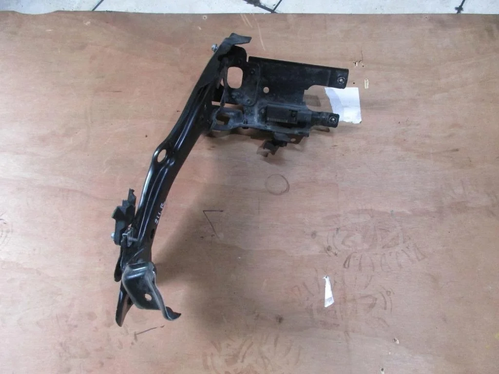 Рамка крепления фары Mercedes-Benz