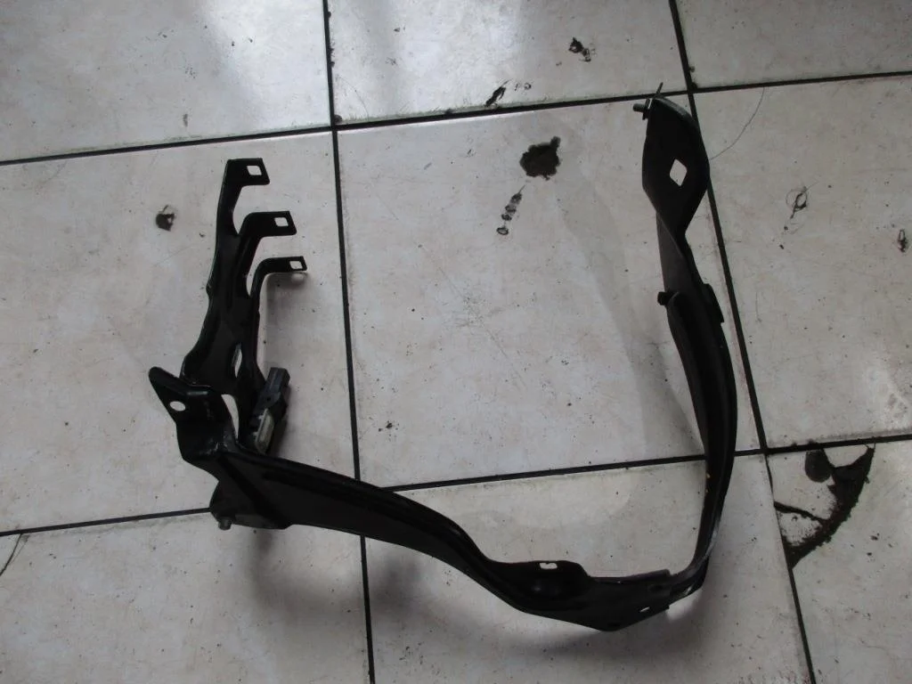 Рамка крепления фары Mercedes-Benz