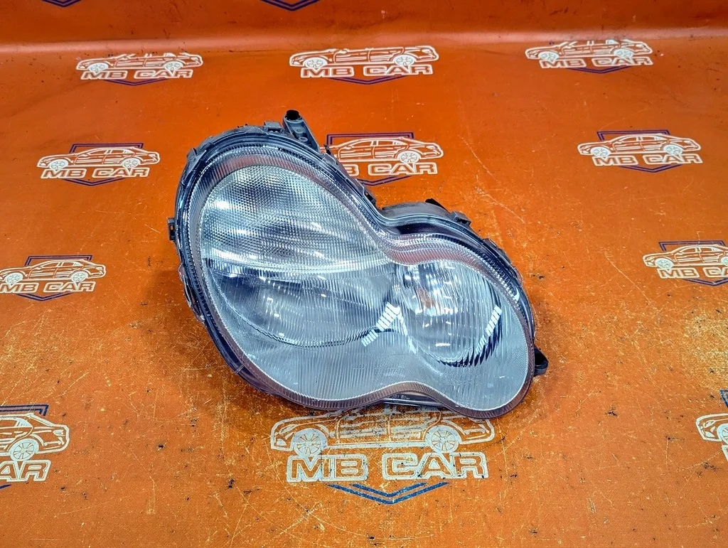 Фара правая Mercedes-Benz