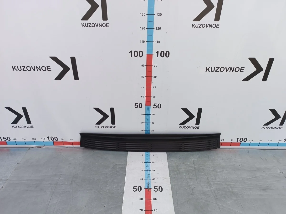 Накладка бампера Lexus LX570