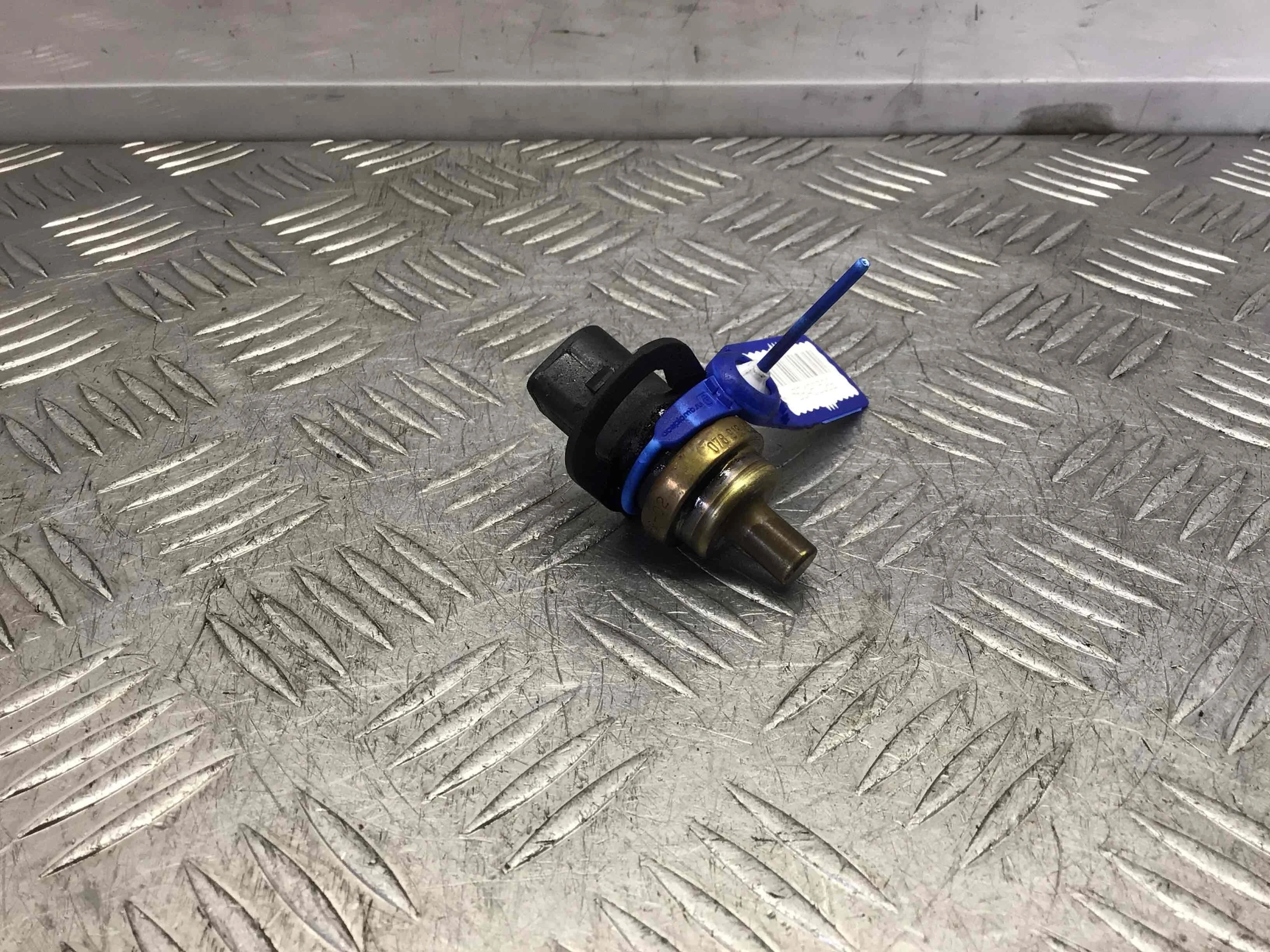 Датчик температуры охлаждающей жидкости Volkswagen Golf 4 поколение (1997-2004) дизель 1.9 SDi Механика Х/б