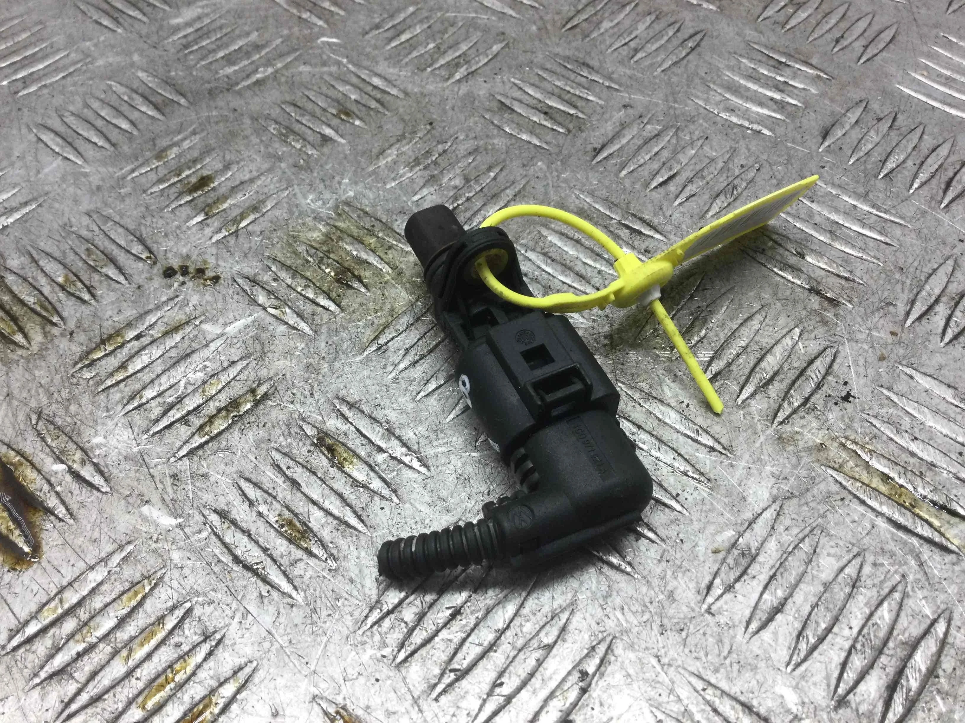 Датчик распредвала Audi A4 B6 (2000-2005) бензин 3.0 i Механика Седан