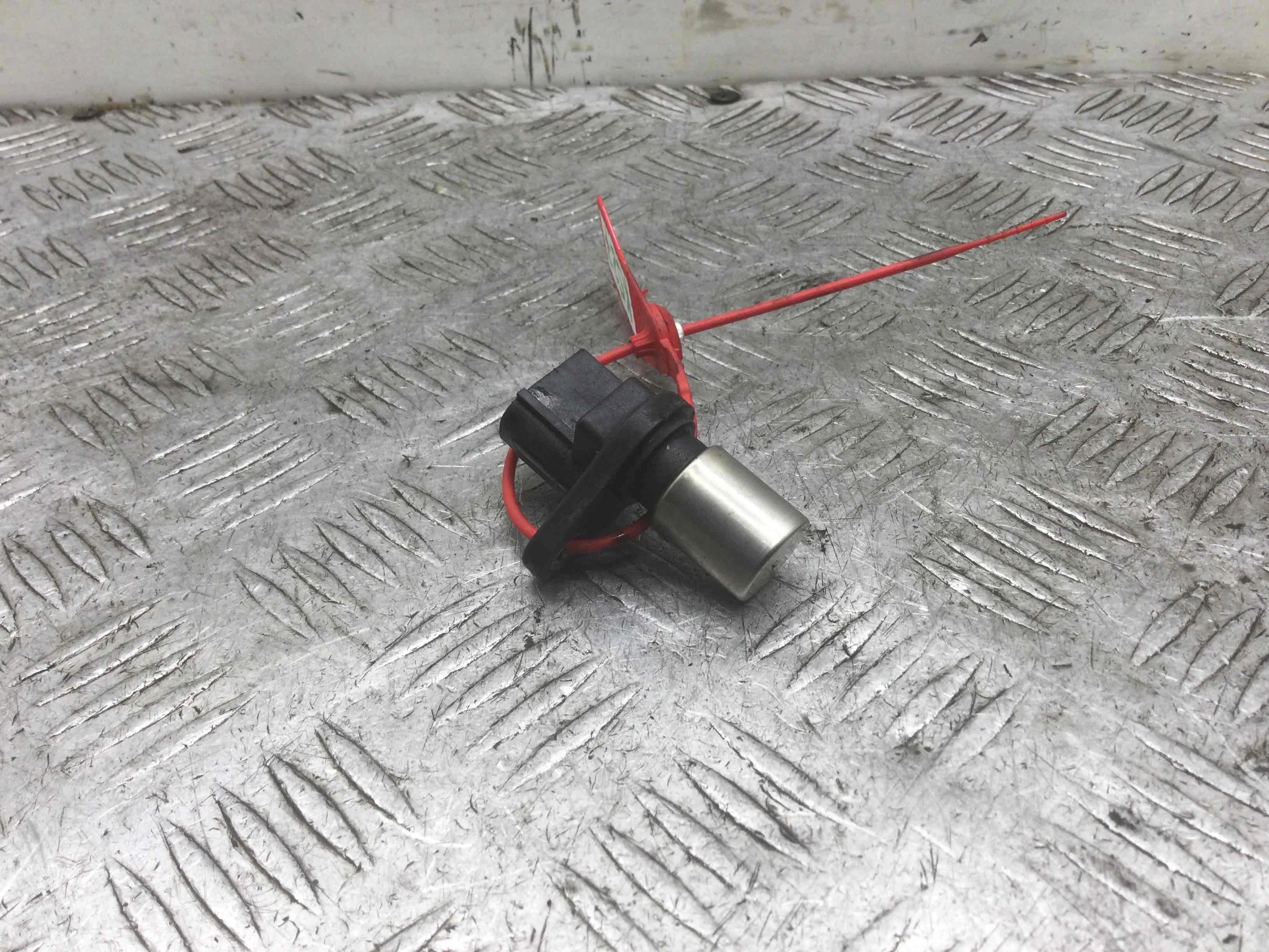 Датчик коленвала Toyota Corolla E120/E130 [рестайлинг] (2004-2007) дизель 2.0 D4D Механика Седан