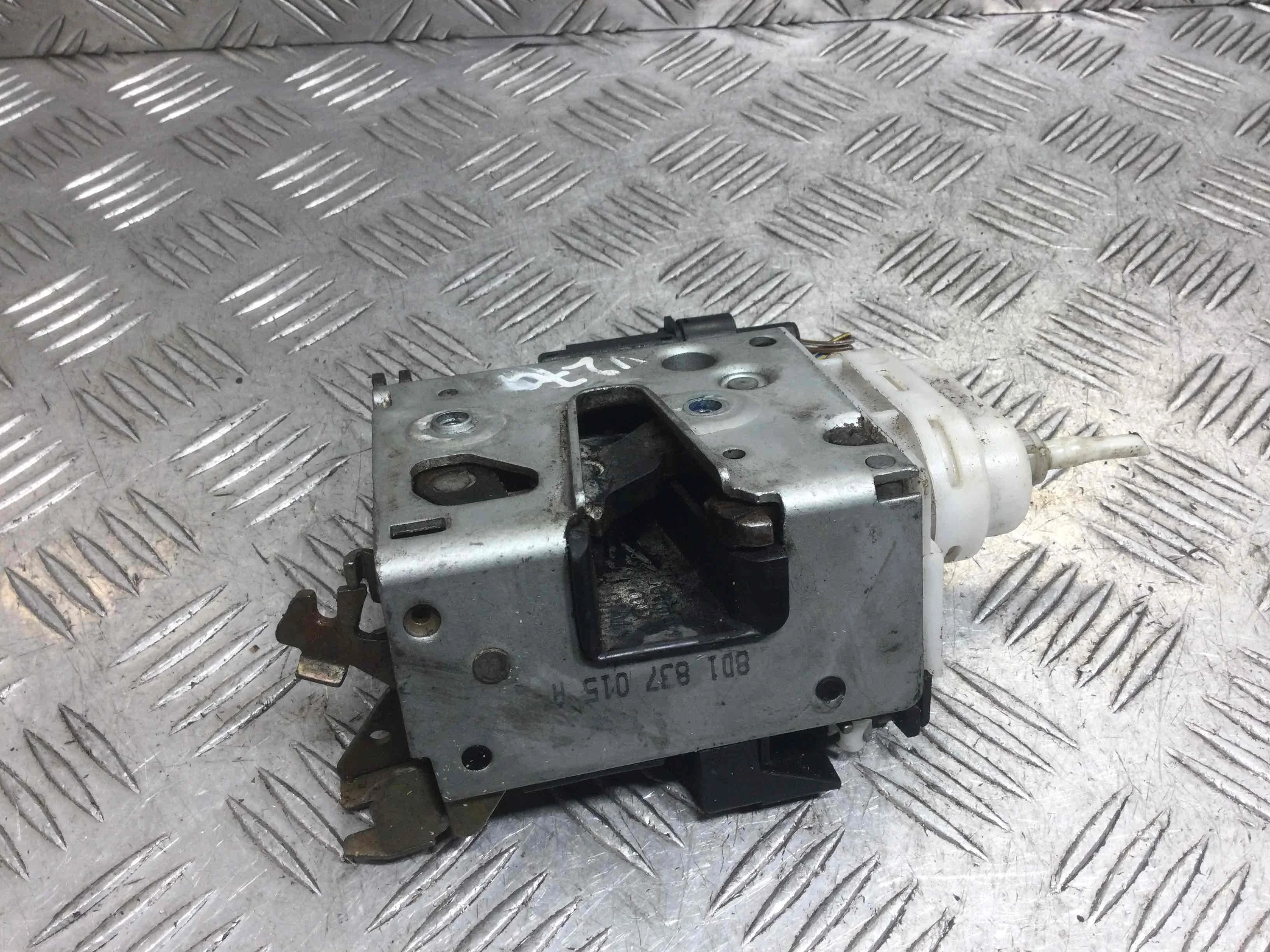 Замок двери передней левой Audi A4 B5 (1994-1999) бензин 1.8 i Механика Седан