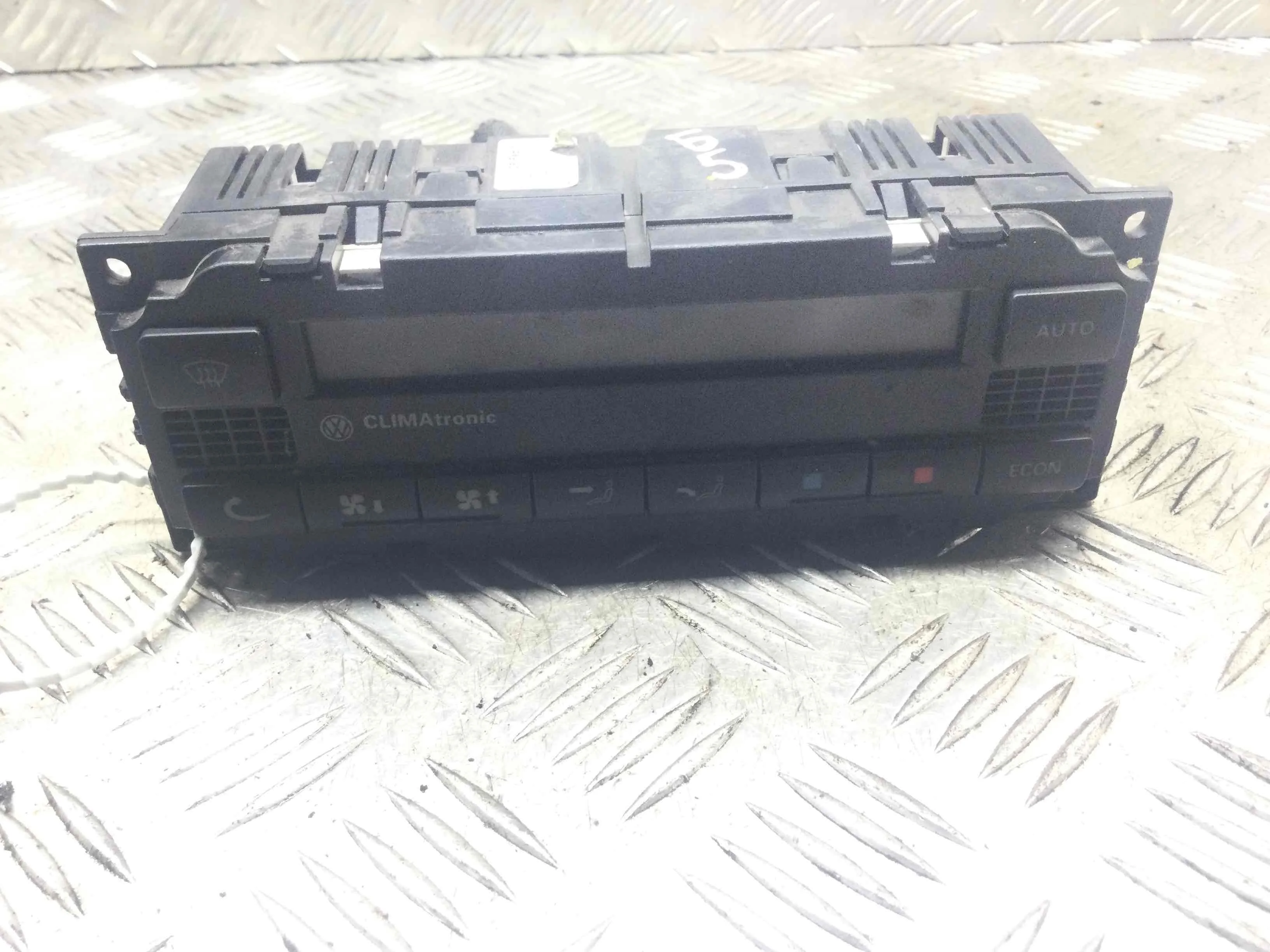 Блок управления печки/климат-контроля Volkswagen Passat B5+ [рестайлинг] (2000-2005) дизель 2.5 TDI Автомат Универсал