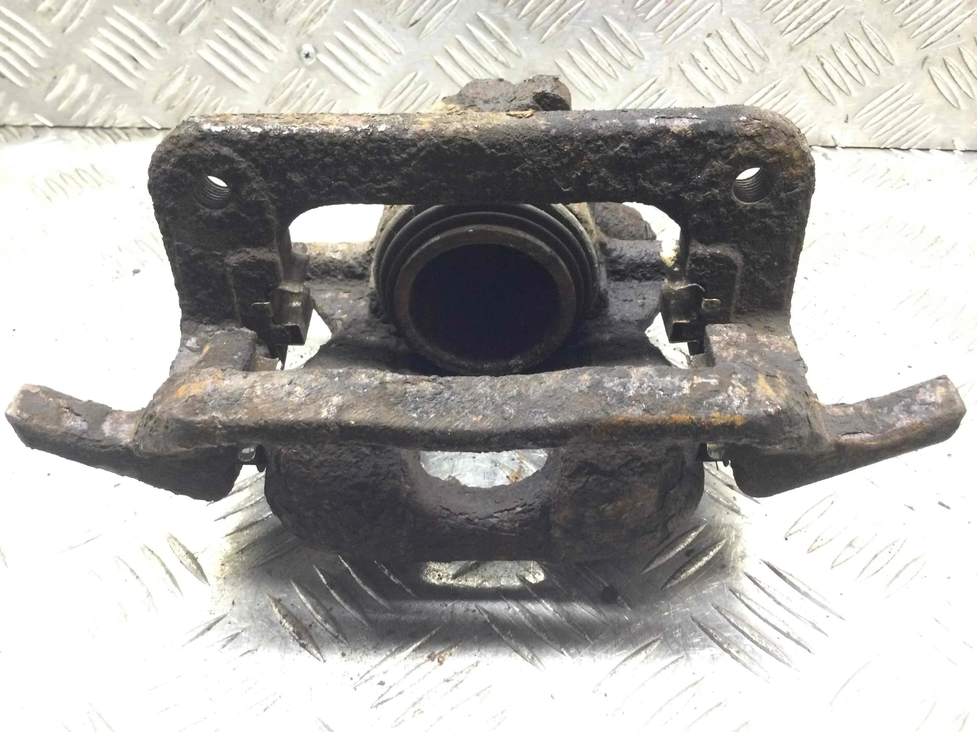 Суппорт передний правый Peugeot 407 407 (6D) 2004 - 2010 дизель 2.0 HDi Механика Универсал