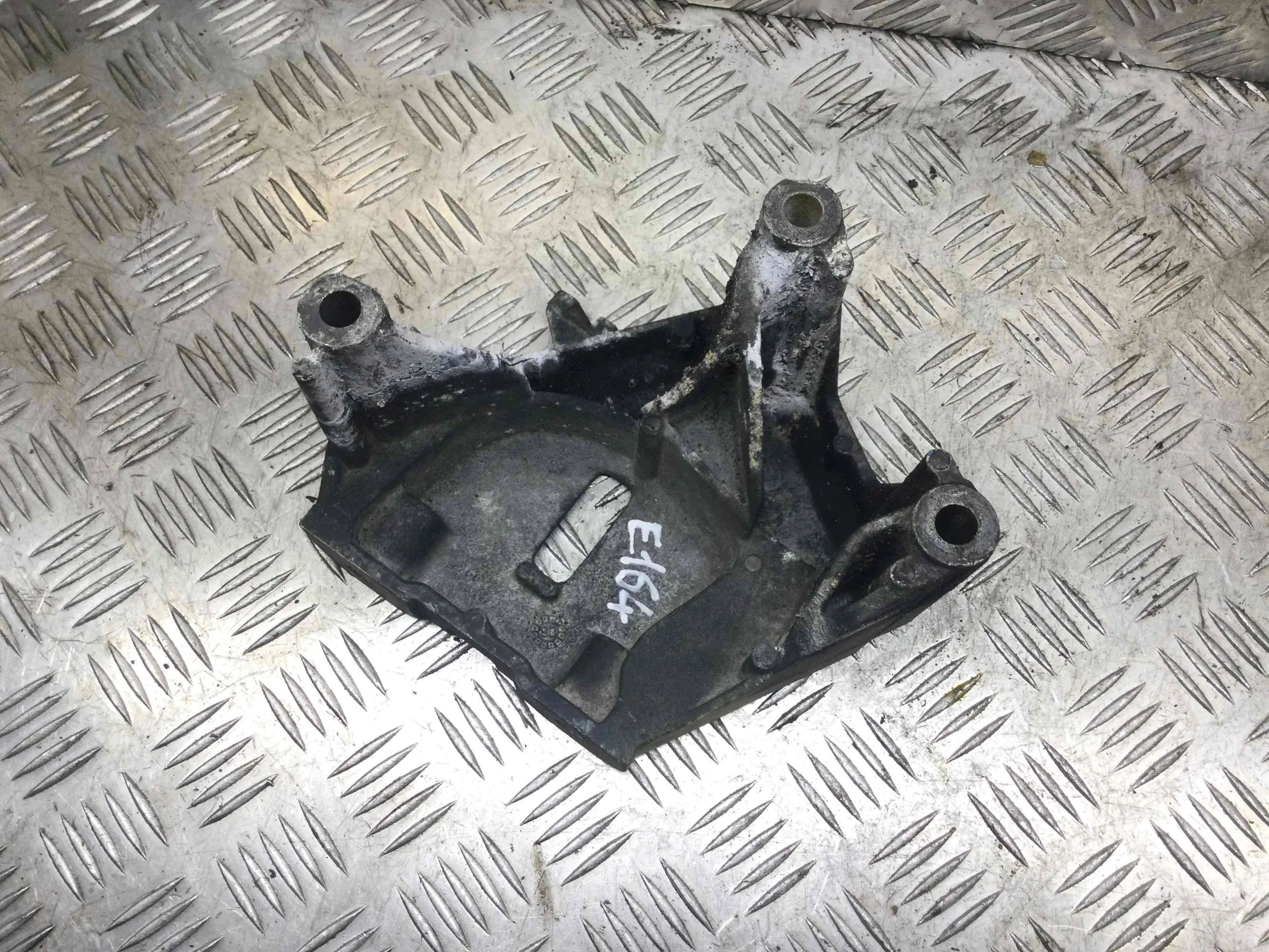 Кронштейн Opel Corsa D (2006-2011) бензин 1.4 i Механика