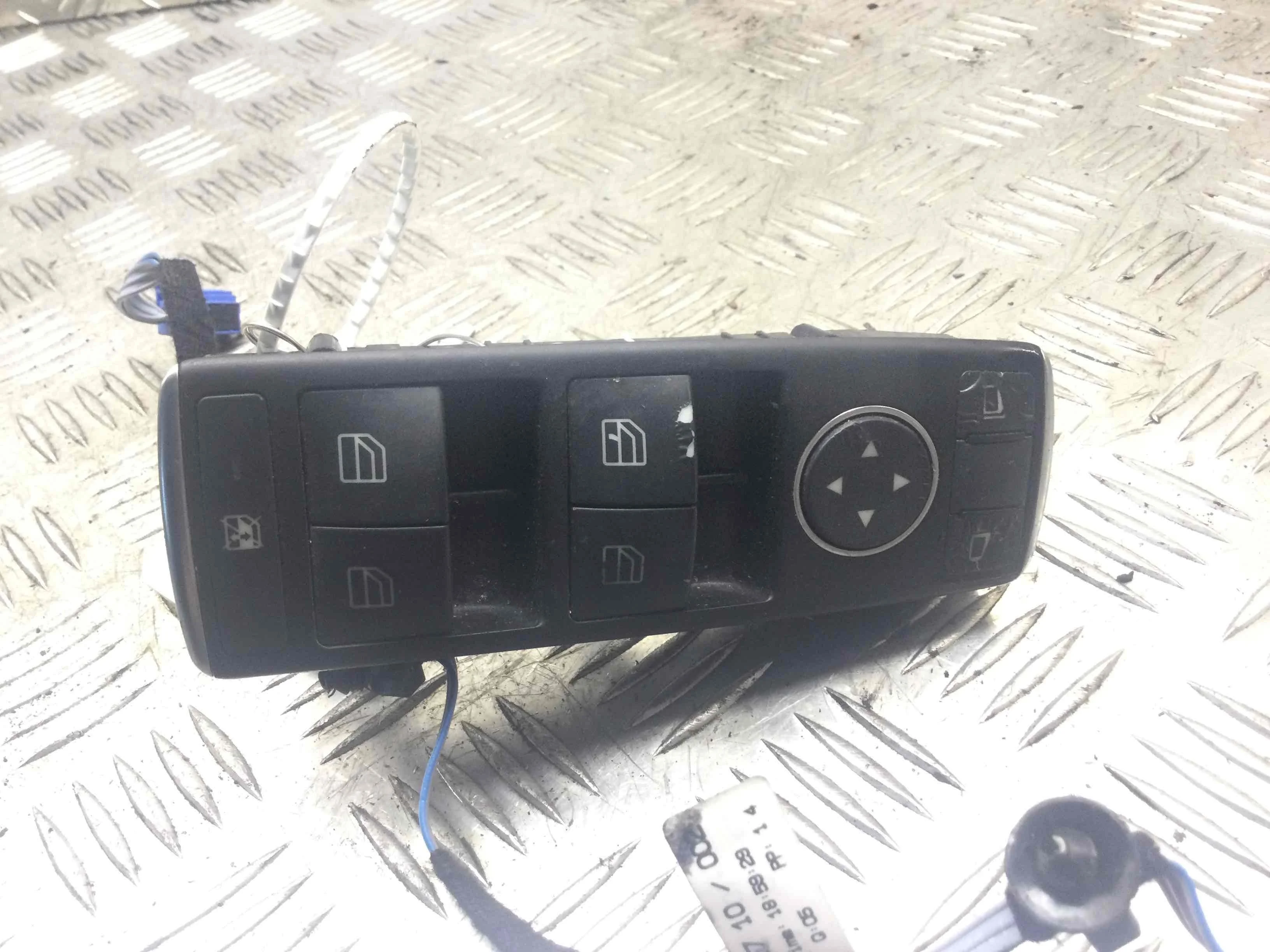 Блок управления стеклоподъемниками Mercedes C-klasse W203/S203/CL203 [рестайлинг] (2004-2007) бензин 2.6  Автомат Седан