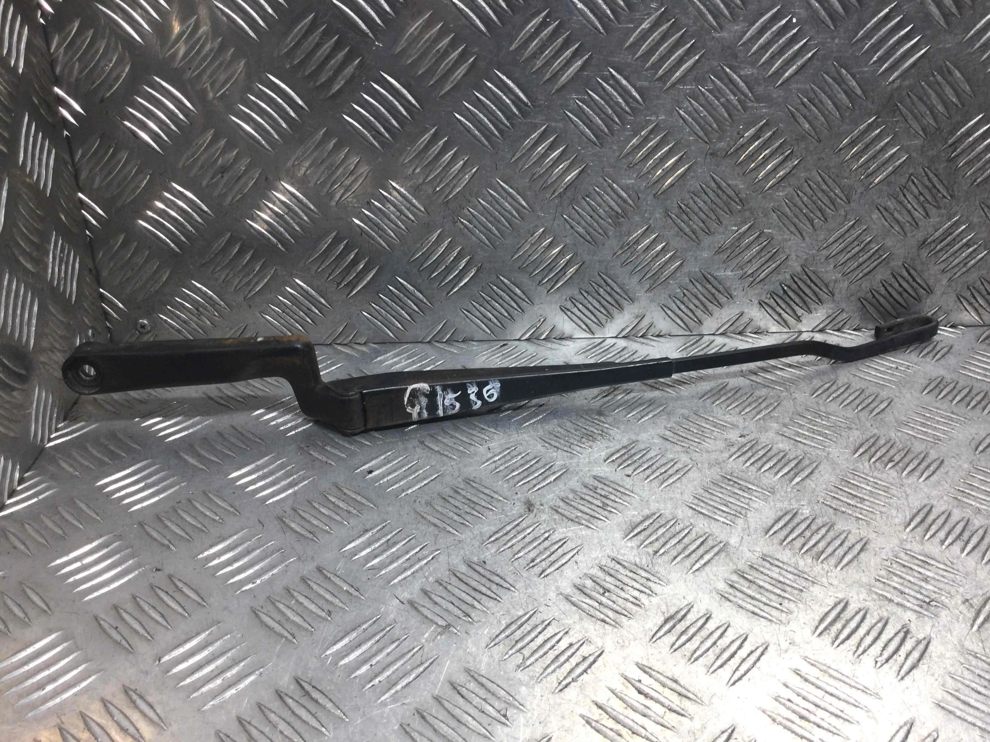 Щеткодержатель (поводок стеклоочистителя, дворник) Volkswagen Polo 3 поколение (1994-2001) бензин 1.4 i Механика Х/б