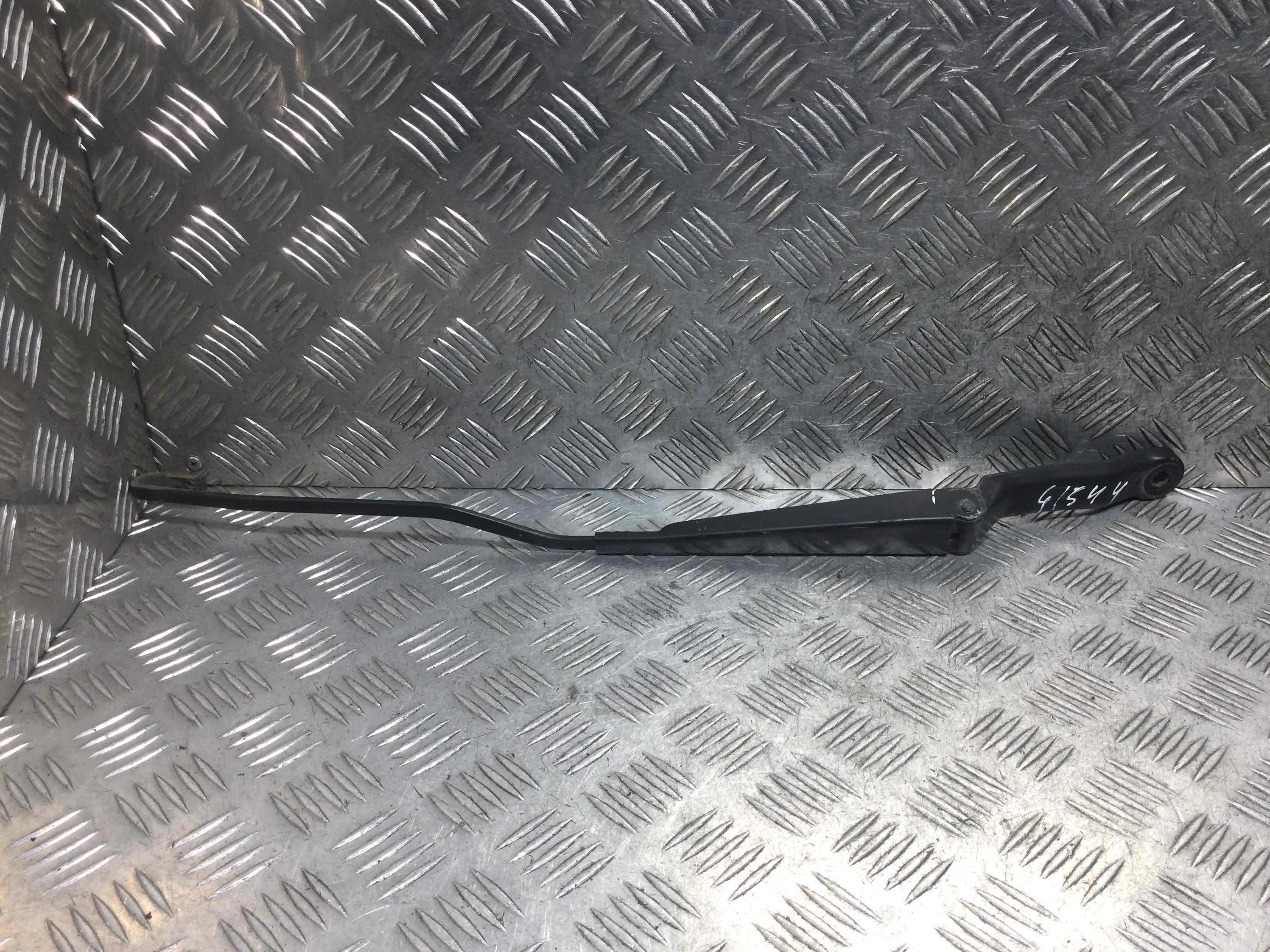 Щеткодержатель (поводок стеклоочистителя, дворник) Peugeot 206 1 поколение (1998-2003) бензин 2.0 i Механика Х/б