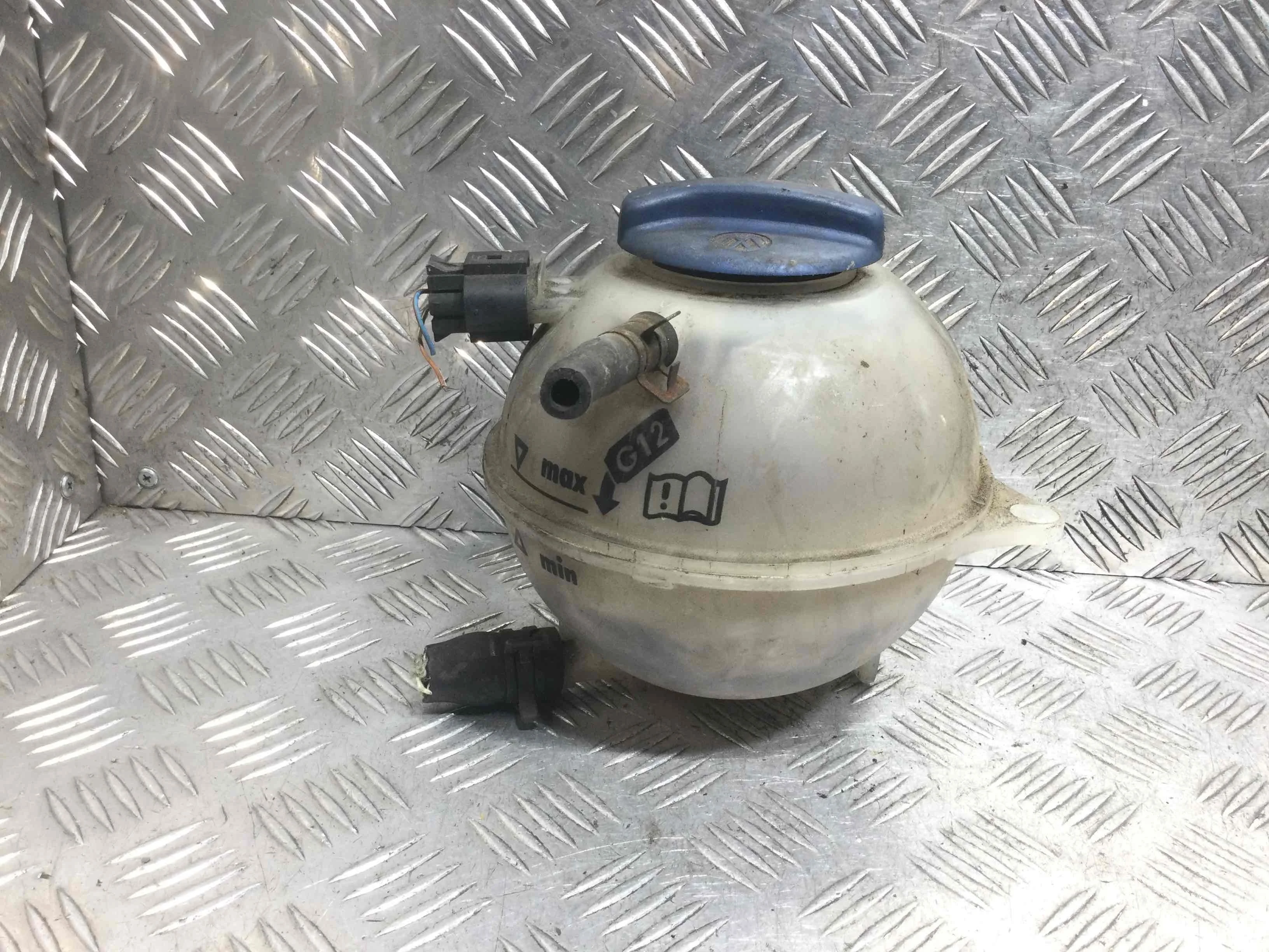 Бачок расширительный Volkswagen Polo 3 поколение (1994-2001) бензин 1.4 i Механика Х/б