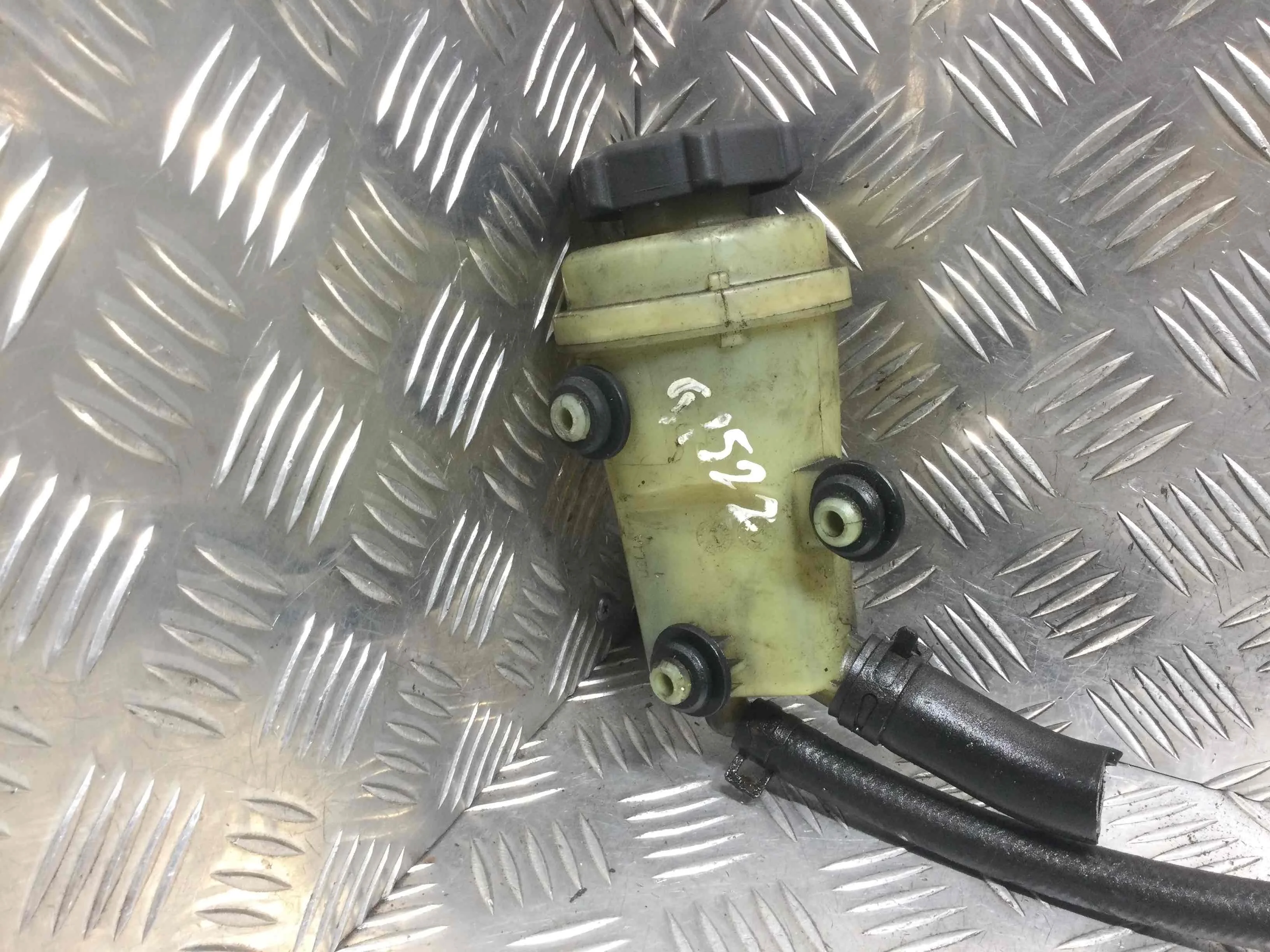 Бачок гидроусилителя Ford Focus 1 поколение [рестайлинг] (2001-2005) бензин 1.8 i Механика Х/б