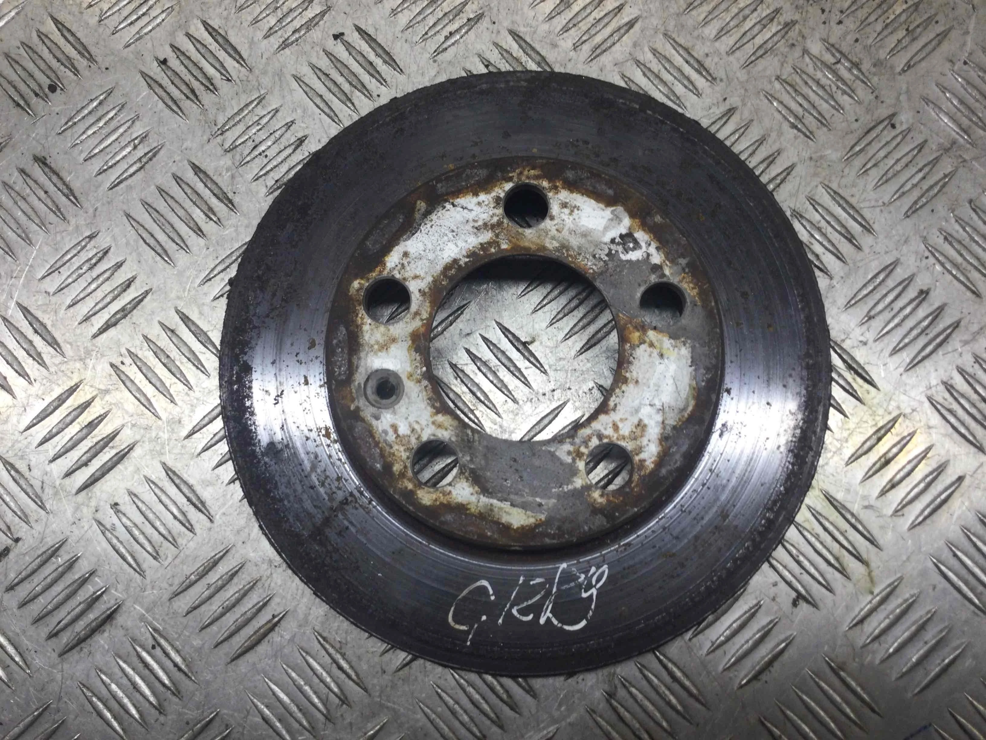 Диск тормозной задний Volkswagen Golf 4 поколение (1997-2004) бензин 1.6 i Механика Х/б