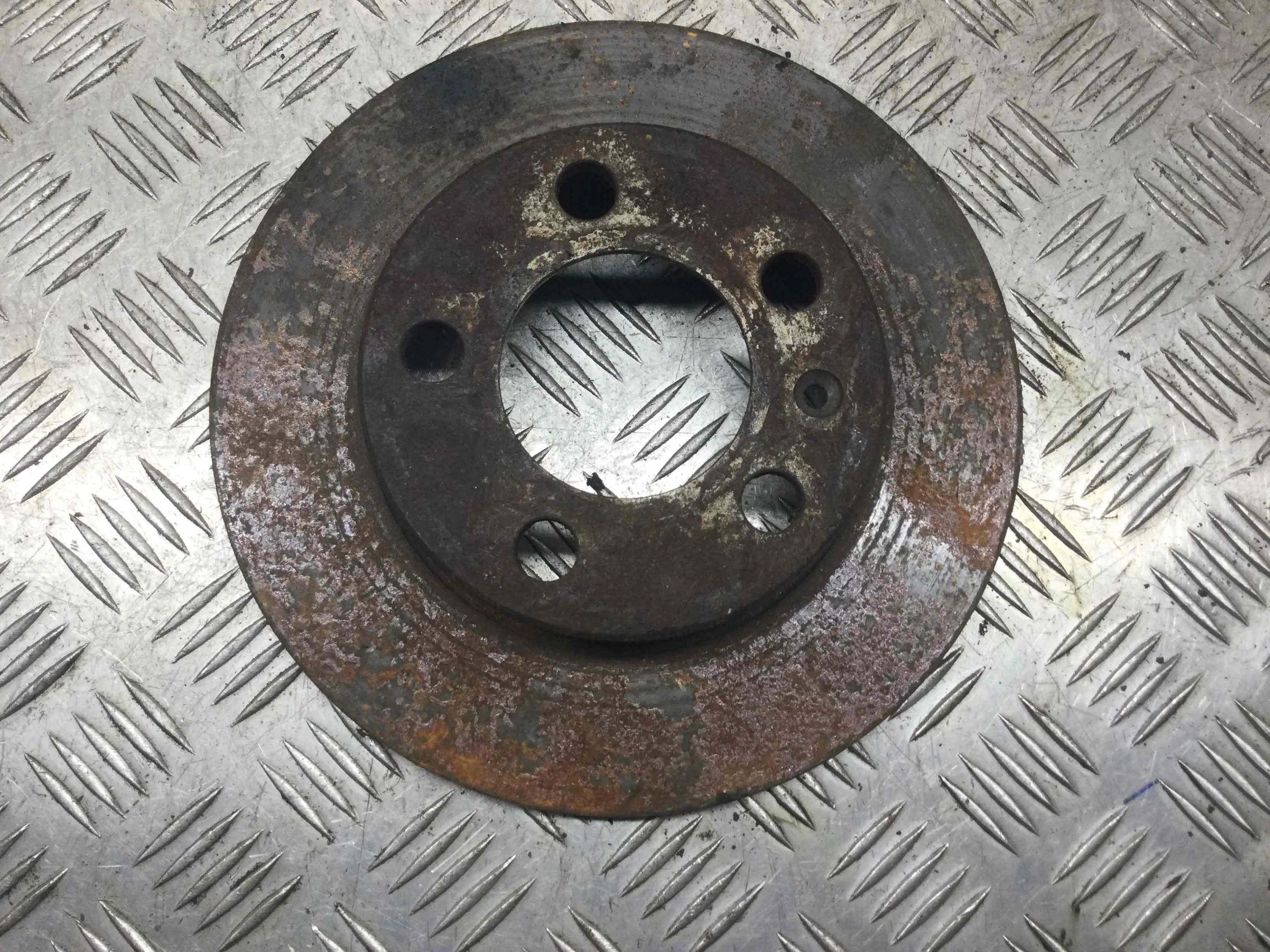 Диск тормозной задний Volkswagen Golf 4 поколение (1997-2004) бензин 1.6 i Механика Х/б