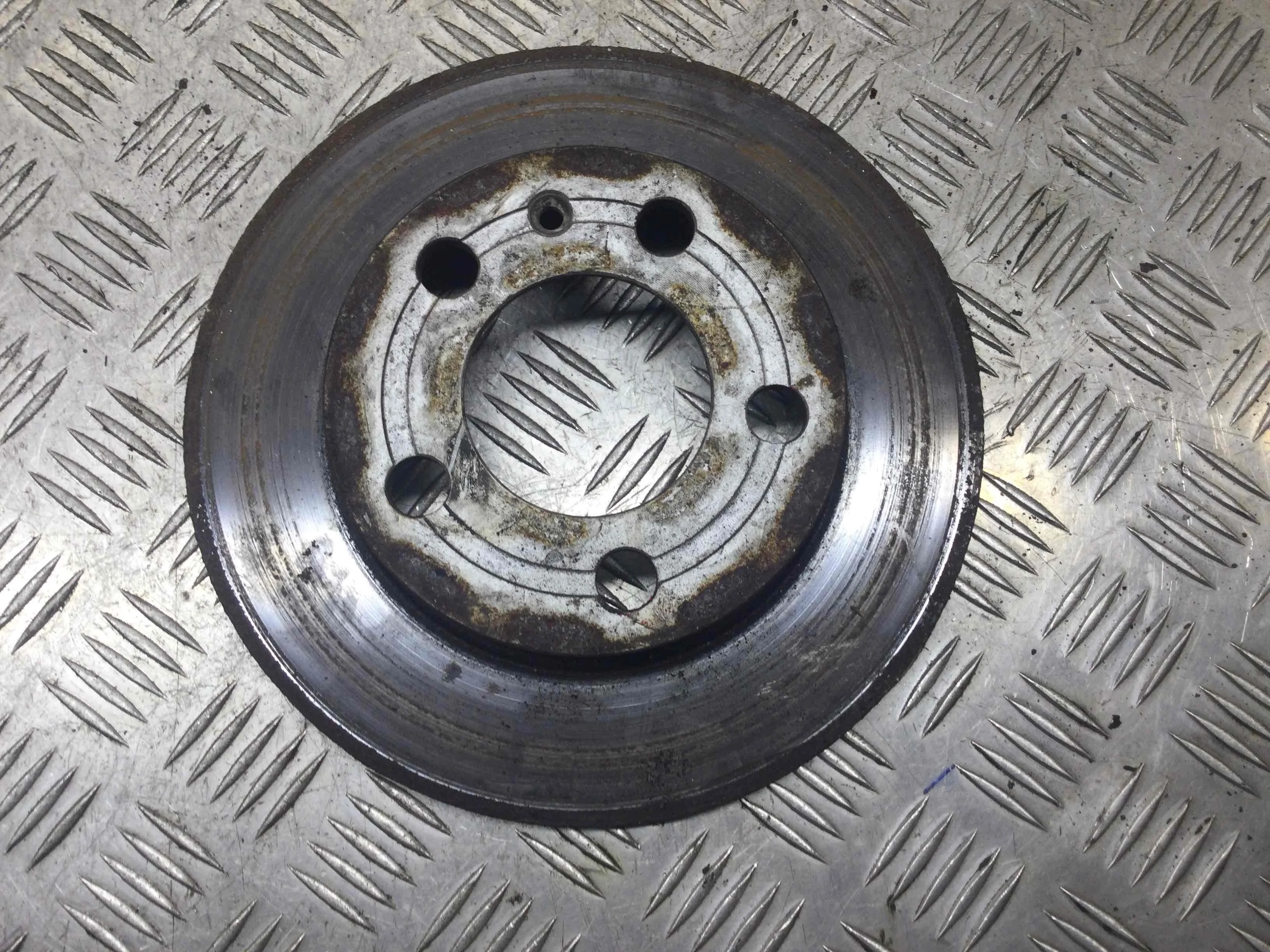 Диск тормозной задний Volkswagen Golf 4 поколение (1997-2004) бензин 1.4 i Механика Х/б