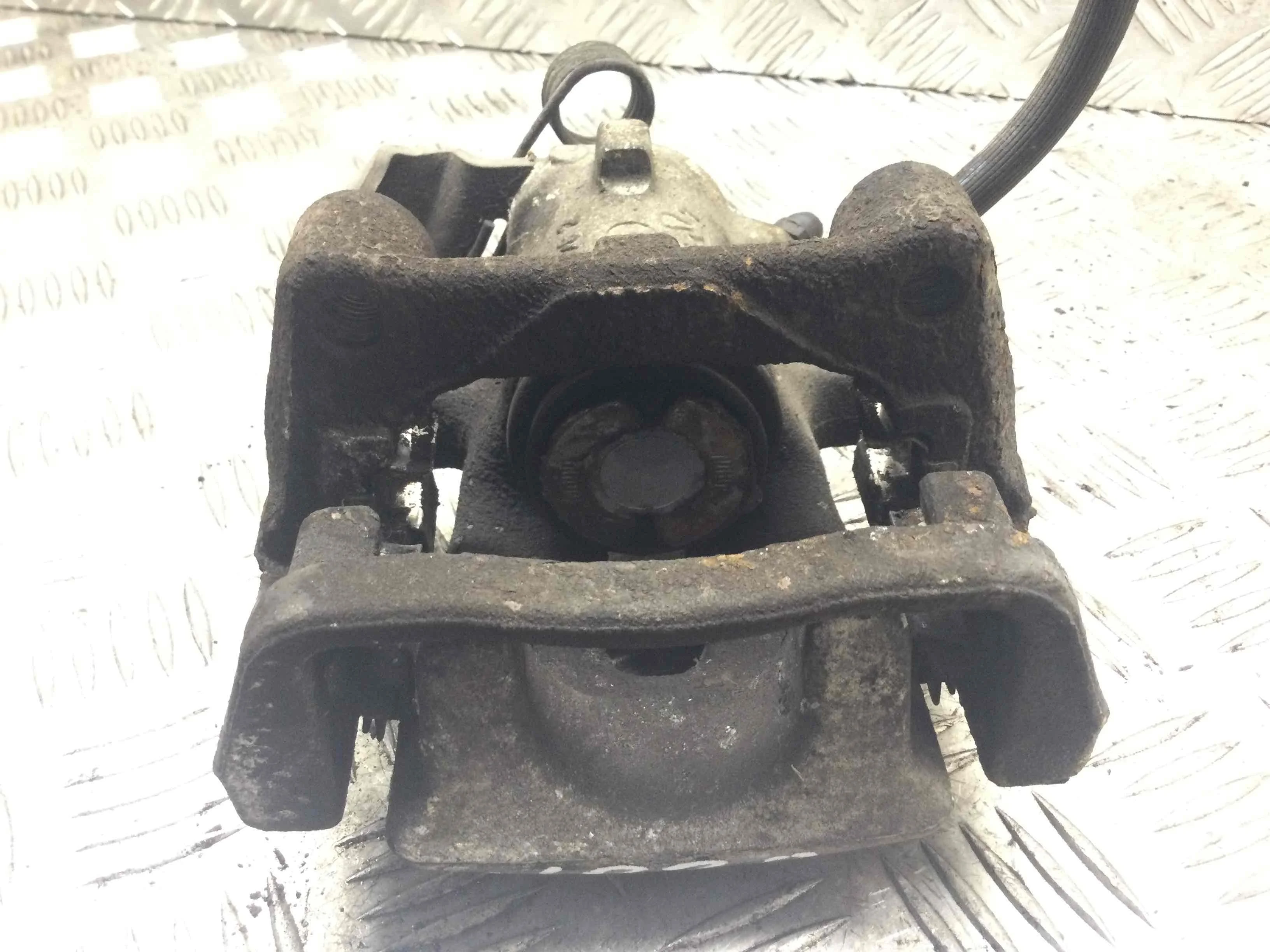 Суппорт задний левый Opel Meriva 1 поколение [рестайлинг] 2004 - 2010 дизель 1.7 CDTI Механика Х/б