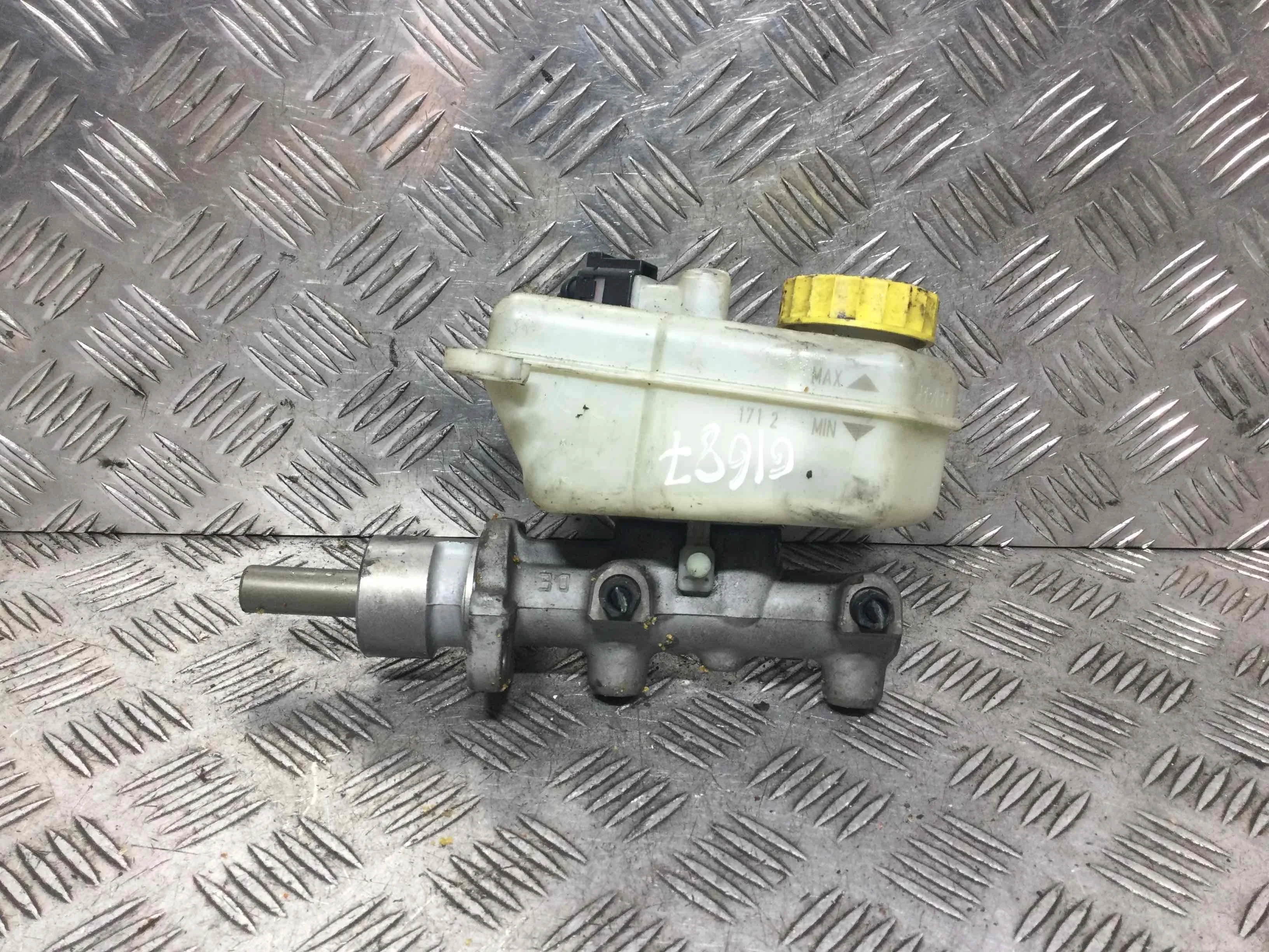 Цилиндр тормозной главный Volkswagen Polo 4 поколение (2001-2005) дизель 1.4 TDI Механика Х/б