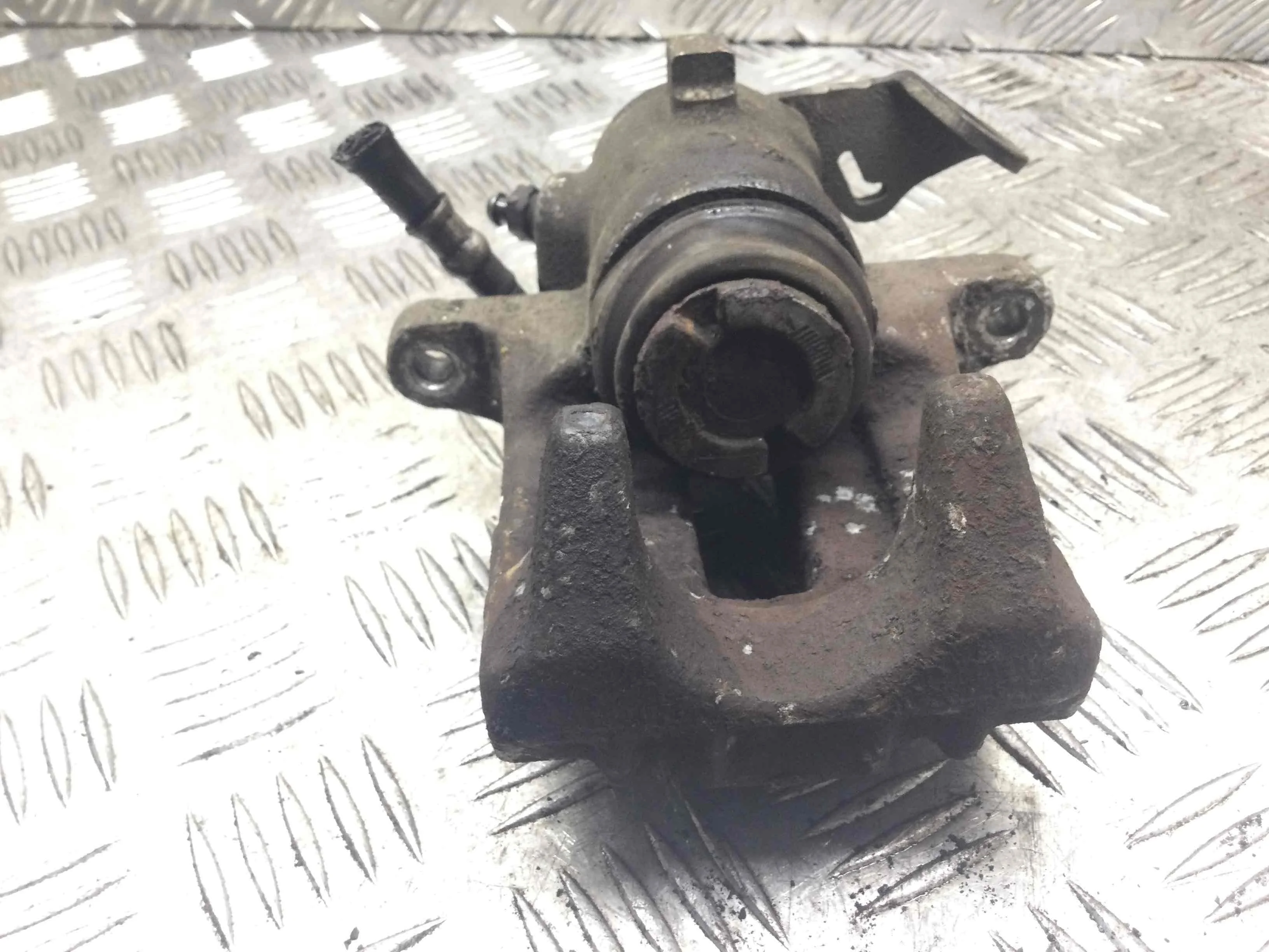 Суппорт задний правый Volkswagen Golf 4 поколение (1997-2004) бензин 1.4 i Механика Х/б