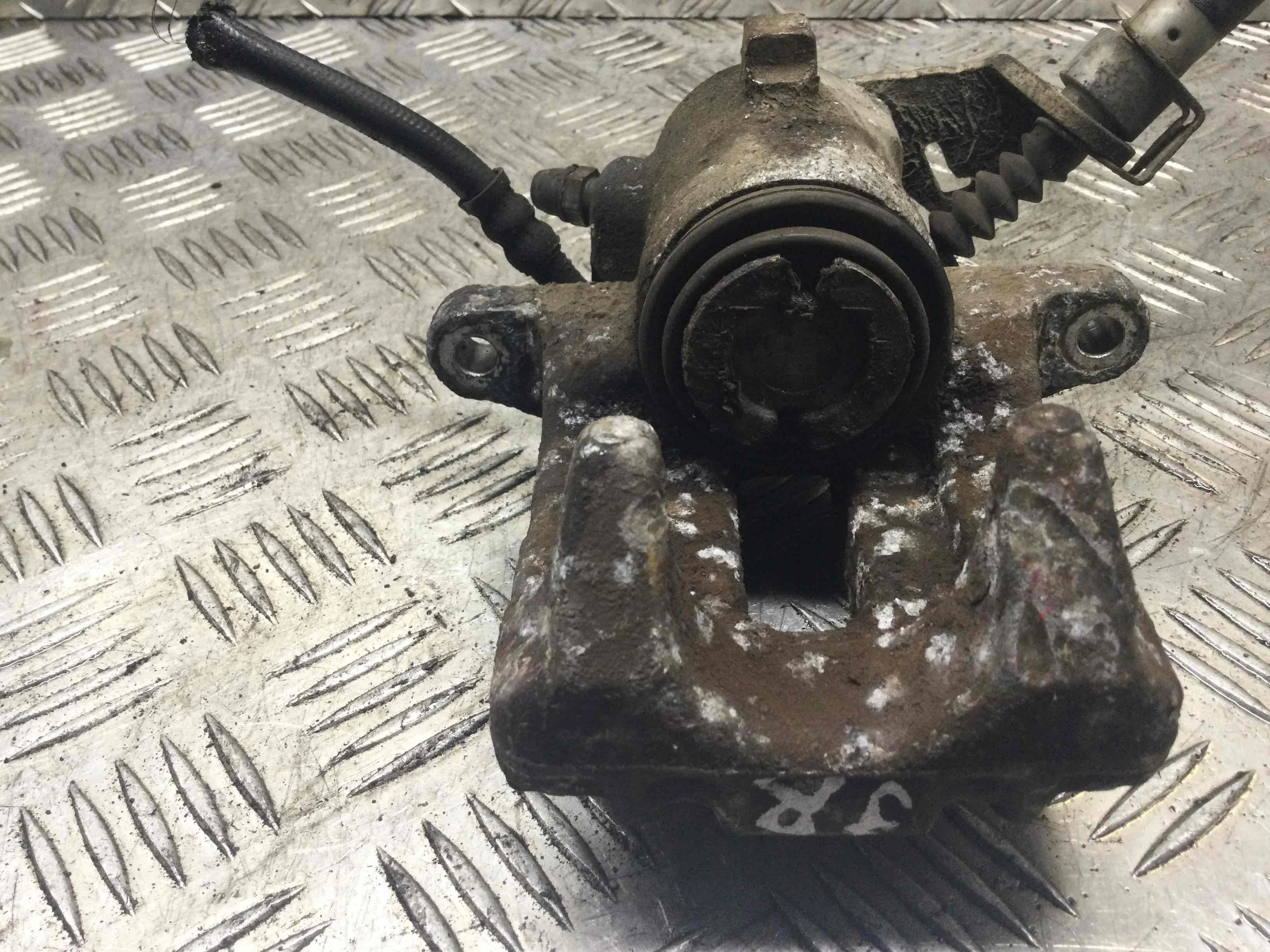 Суппорт задний правый Volkswagen Golf 4 поколение (1997-2004) бензин 1.4 i Механика Х/б