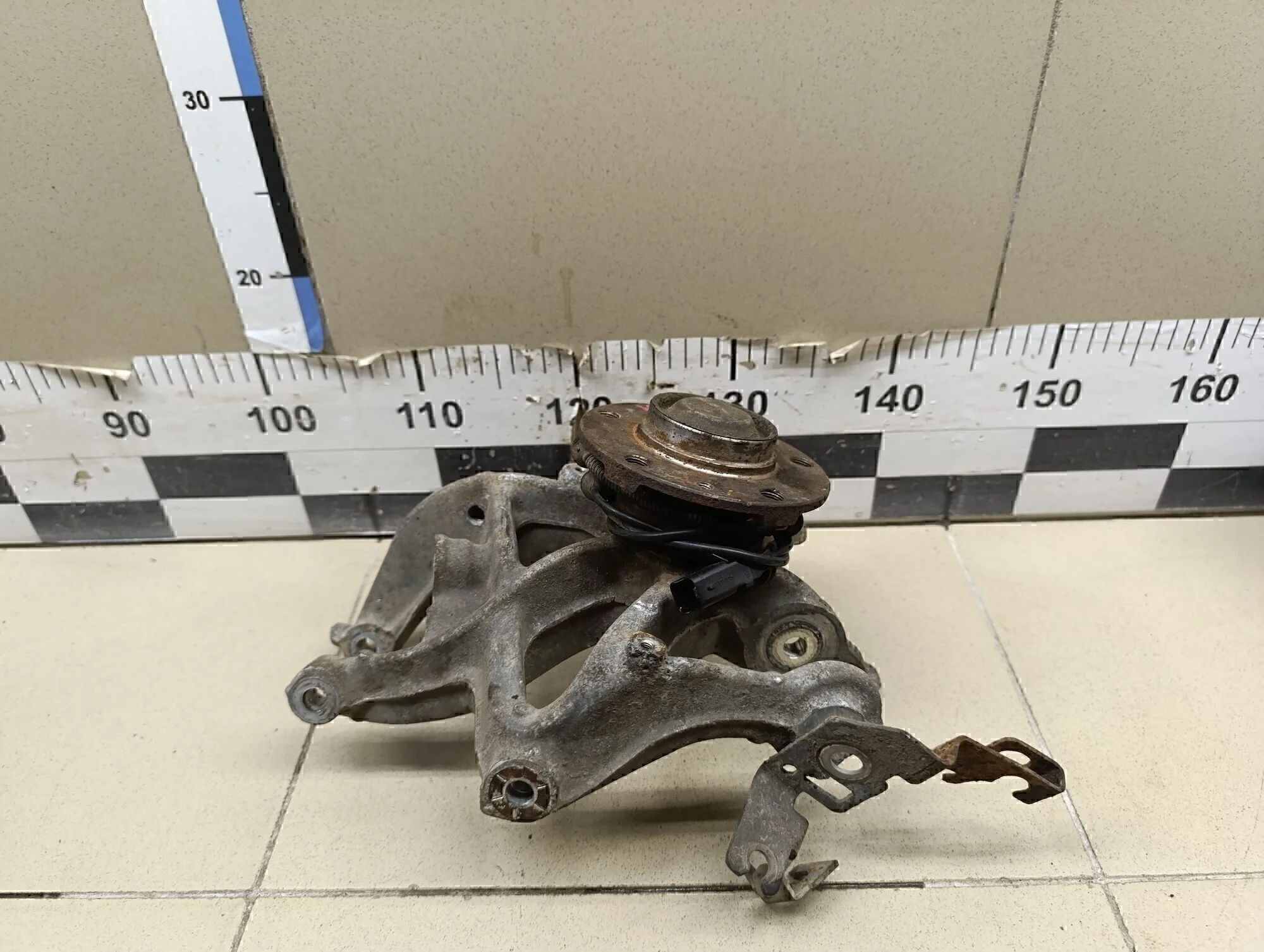 Кулак поворотный задний правый 407 2004-2010